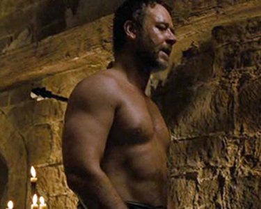 russel-crowe-shirtless-robin-hood.jpg