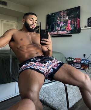 chair selfie 329378099.jpg