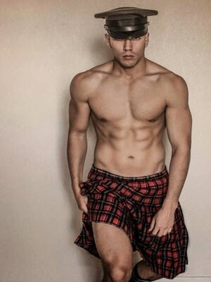 59a597e51a41e_358911a0e9fb67ede482ca9e67604421--men-in-kilts-real-man(1).thumb.jpg.17331572dc2...jpg