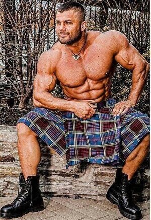 6736dcb0f06ccc5445b59ebe85c960a7--men-in-kilts-beautiful-men.thumb.jpg.87ec4873eda4e45a636ddb7...jpg