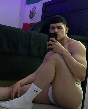 Gkfr0eAW0AEL2Aj (1).jpg