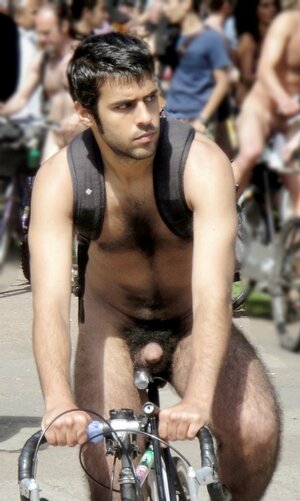 1672397773_48-pornotaran-com-p-porn-naked-guys-on-the-street-54.jpg