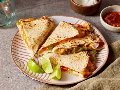 21659-Chicken-Quesadillas-DDMFS-3291-4x3-Beauty-8849a09057d34cde9bad913783262833.jpg