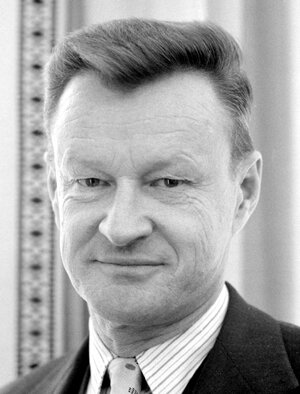 Zbigniew_Brzezinski,_1977.jpg