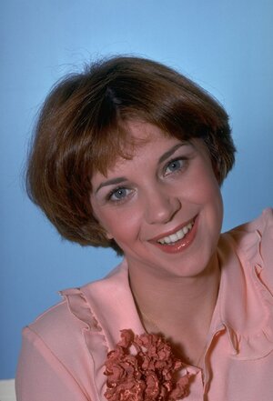 230131153857-11-cindy-williams-gallery.jpg