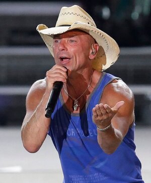 Kenny-Chesney-2018.jpg
