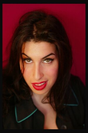 amy-winehouse-2004.jpg