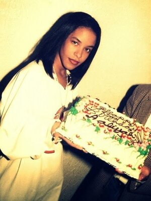 011612-aaliyah-birthday-22.jpg