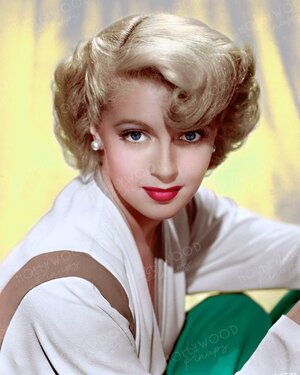 Lana_Turner_Blonde_Wave_1943_color.jpg