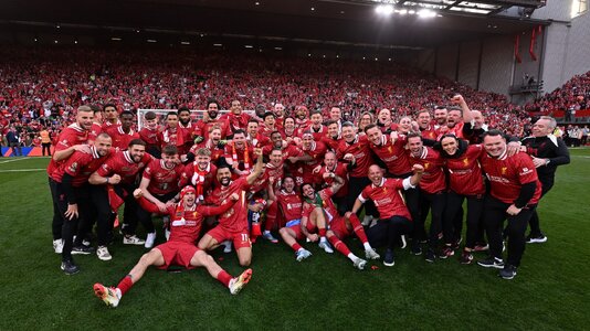 The squad and backroom staff.jpg