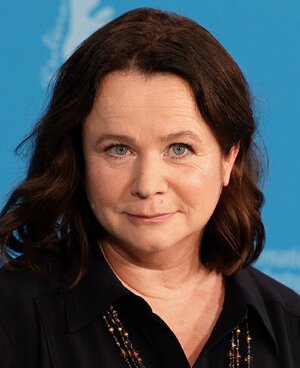 Emily_Watson_at_Berlinale_2024_(cropped).jpg
