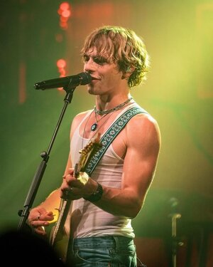ross lynch 🎸.jpeg