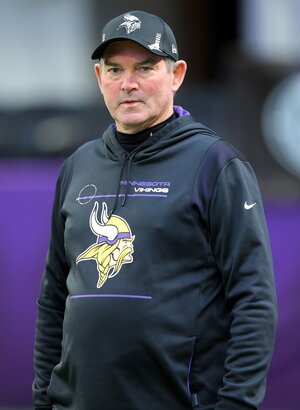 head-coach-mike-zimmer-minnesota-88850180.jpg