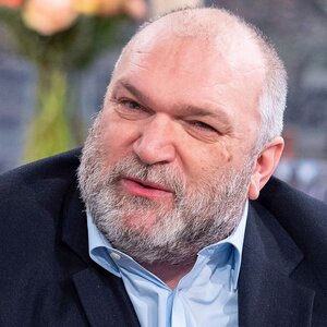 0_Neil-Razor-Ruddock-shows-off-huge-weight-loss-after-admitting-he-can-fit-into-regular-size-c...jpg