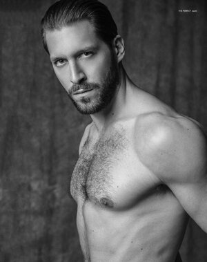 Vitek Chlus-L'HommeNu-FigureStudy4.jpg