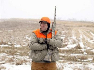 mike-huckabee-with-rifle-big.jpg
