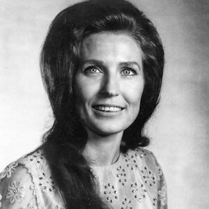 MKTG_Inductees_Loretta-Lynn_InMemoriam_22_SOCIAL_IG-Post_1080x1080_1.jpg