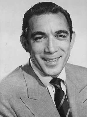 Anthony_Quinn_around_the_1960s.jpg