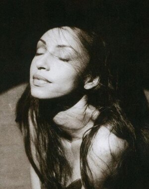 sade-photographed-by-albert-watson-2000-v0-s2m2qh29a1ye1.jpg