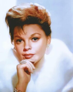 Garland-publicity-shot-1962.jpg