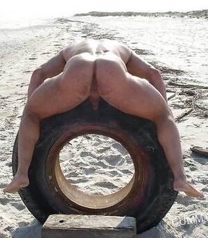arse-art-beach-public-sensation.jpg