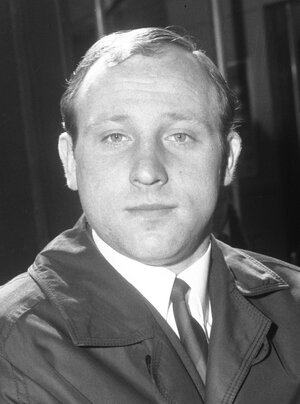Uwe_Seeler_1966_(cropped).jpg
