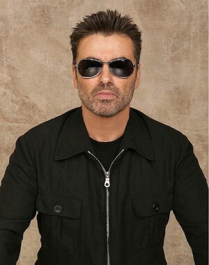 GeorgeMichael-backstage-dark-glasses-crop.jpg