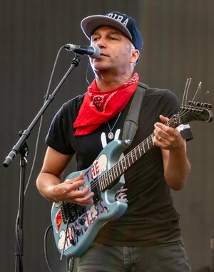 Tom_Morello_-_MuseBristol_050619-17_(48035846733)_(cropped).jpg