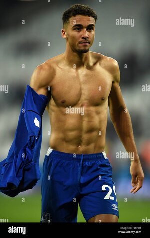 evertons-dominic-calvert-lewin-after-the-final-whistle-during-the-premier-league-match-at-lond...jpg