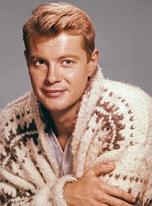 TROY-DONAHUE-THE-RISE-FALL-OF-A-HOLLYWOOD-HEARTTHROB.jpg