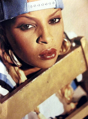 young-90s-american-singer-mary-j-blige-dh44prbhfybxa8b6.jpg