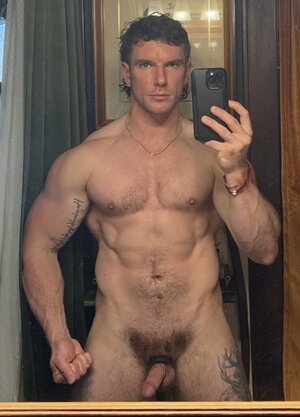 hot man 16, @GottaGottaBDown on twitter.jpg