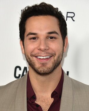 Skylar_Astin.jpg