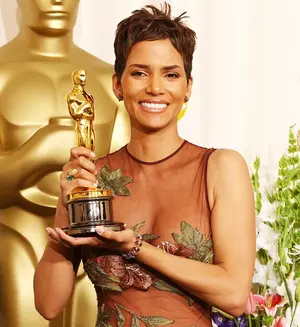 Halle-Berry-32a4bf8a907c421587738bb3bc5a43bc.webp