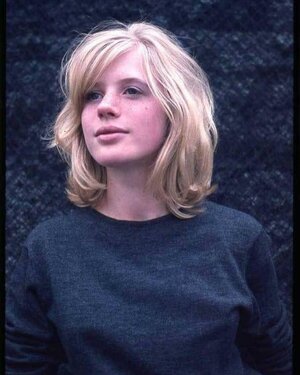 marianne-faithfull-guest-singer-in-the-memory-remains-in-v0-oo7jkni0vnuc1.jpg