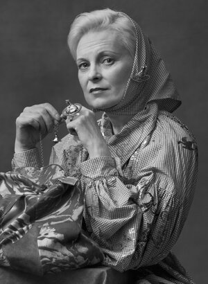 Vivienne wearing knuckle duster orb ring Photo Albert Watson.jpg