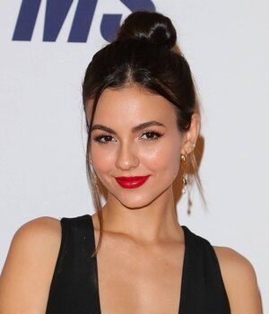 Victoria-Justice-Headshot.jpg