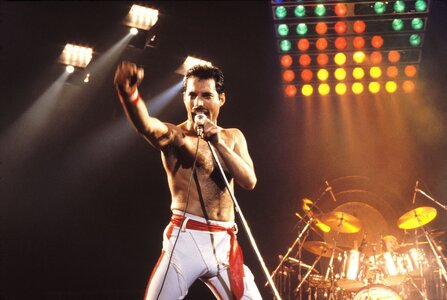 freddie-mercury-of-queen-1982-tour-at-the-various-locations-news-photo-75509449-1550846509.jpg