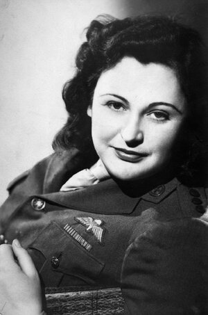 Nancy_Wake_(1945).jpg