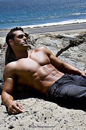 Marco Dapper on the beach (03).jpg