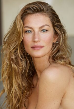 gisele-bundchen-book.jpg