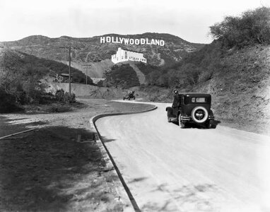 1924 Hollywoodland, CA.jpg