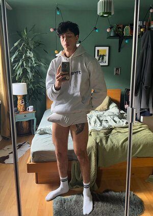 under ez6olijcj2i72rvzu.jpg