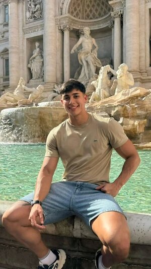 Oh, essere a Roma con questo bell'uomo sarebbe la perfezione_.jpeg