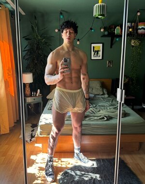 under dcksakdc5n5hddgskfkndgi.jpg