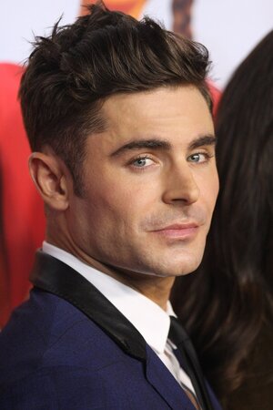 Zac_Efron_at_the_Baywatch_Red_Carpet_Premiere_Sydney_Australia.jpg