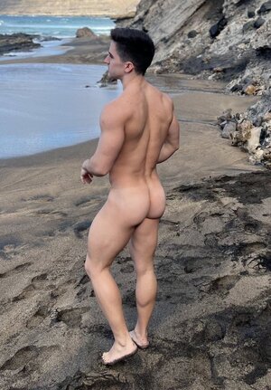 Tumblr_l_61775355965315.jpg