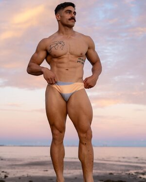 When the sky colour and workout regime make it look like AI but all real 🤝 @s_coel...#photoshoo.jpg