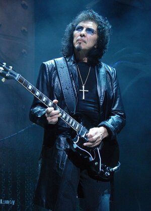 Tony-Iommi_2009-06-11_Chicago_photoby_Adam-Bielawski.jpg