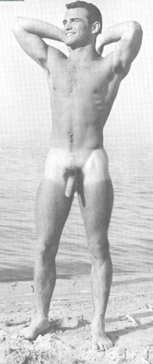 nude-muscle-men-beach.jpg